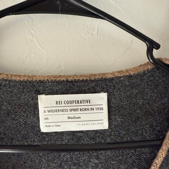 REI Cooperative Size Medium Gray Lambs Wool V Neck Long Sleeve Sweater‎ - Picture 4 of 7